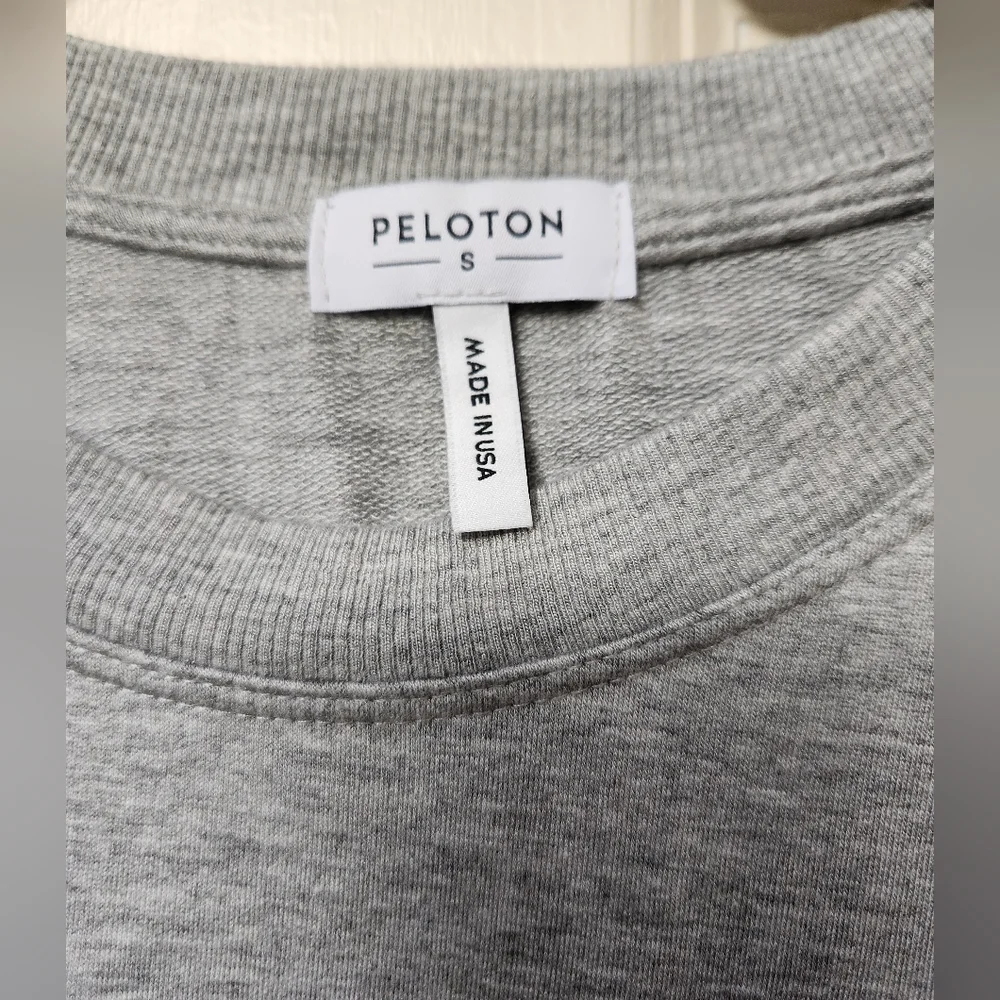 Peloton Gray Long Sleeve Cropped Tee. Size Small. NWOT - Picture 3 of 10
